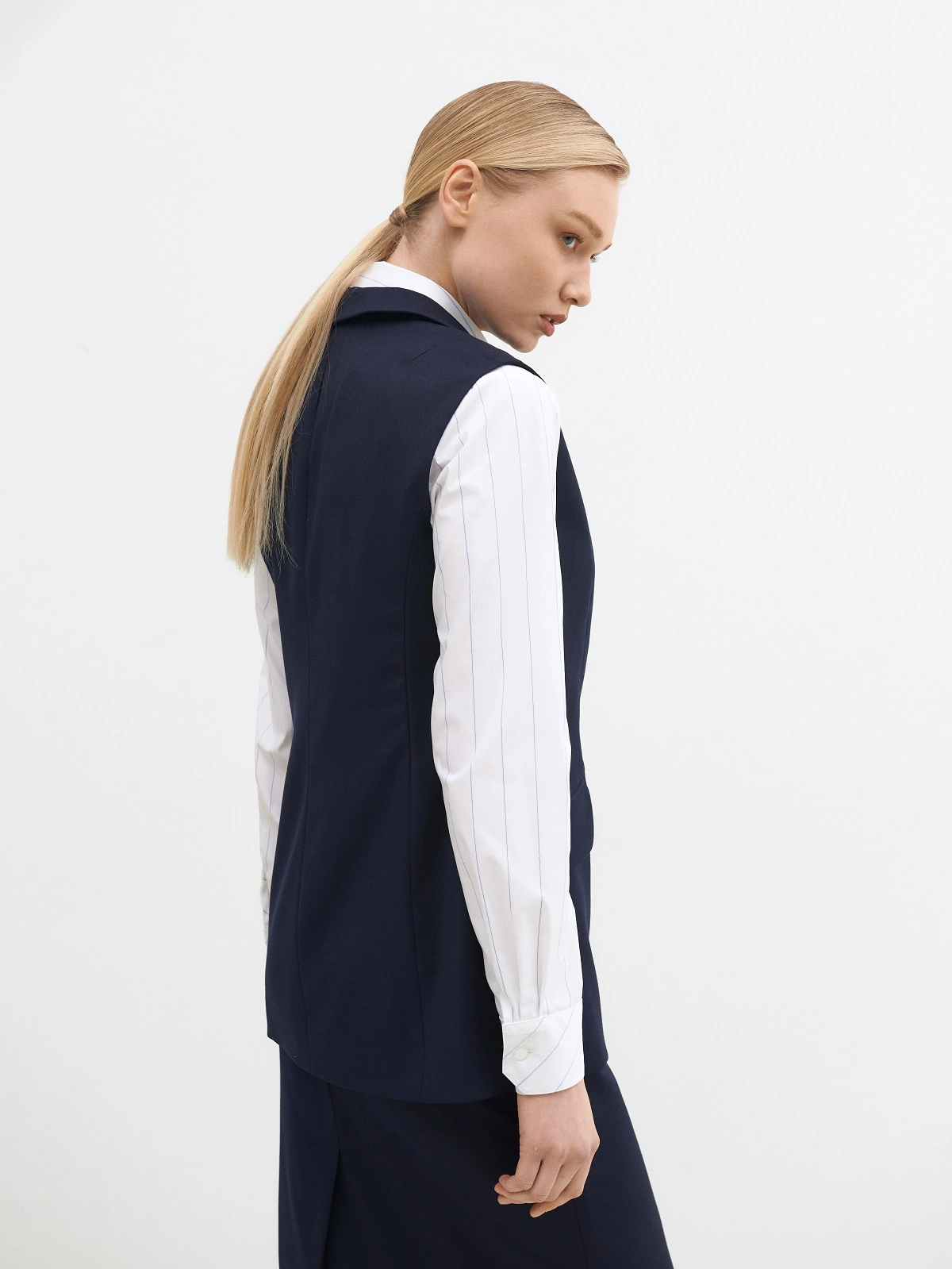 Базовый синий жилет