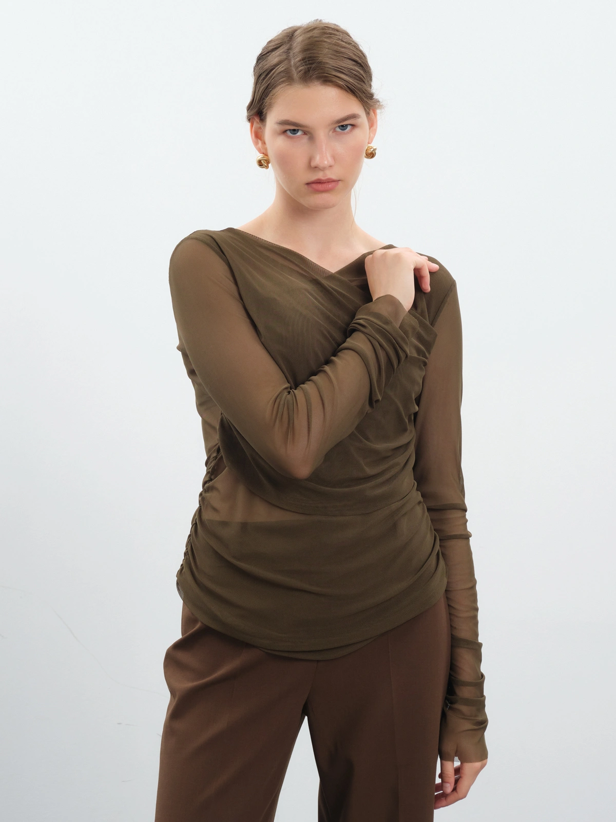 Лонгслив-сетка в оттенке хвои