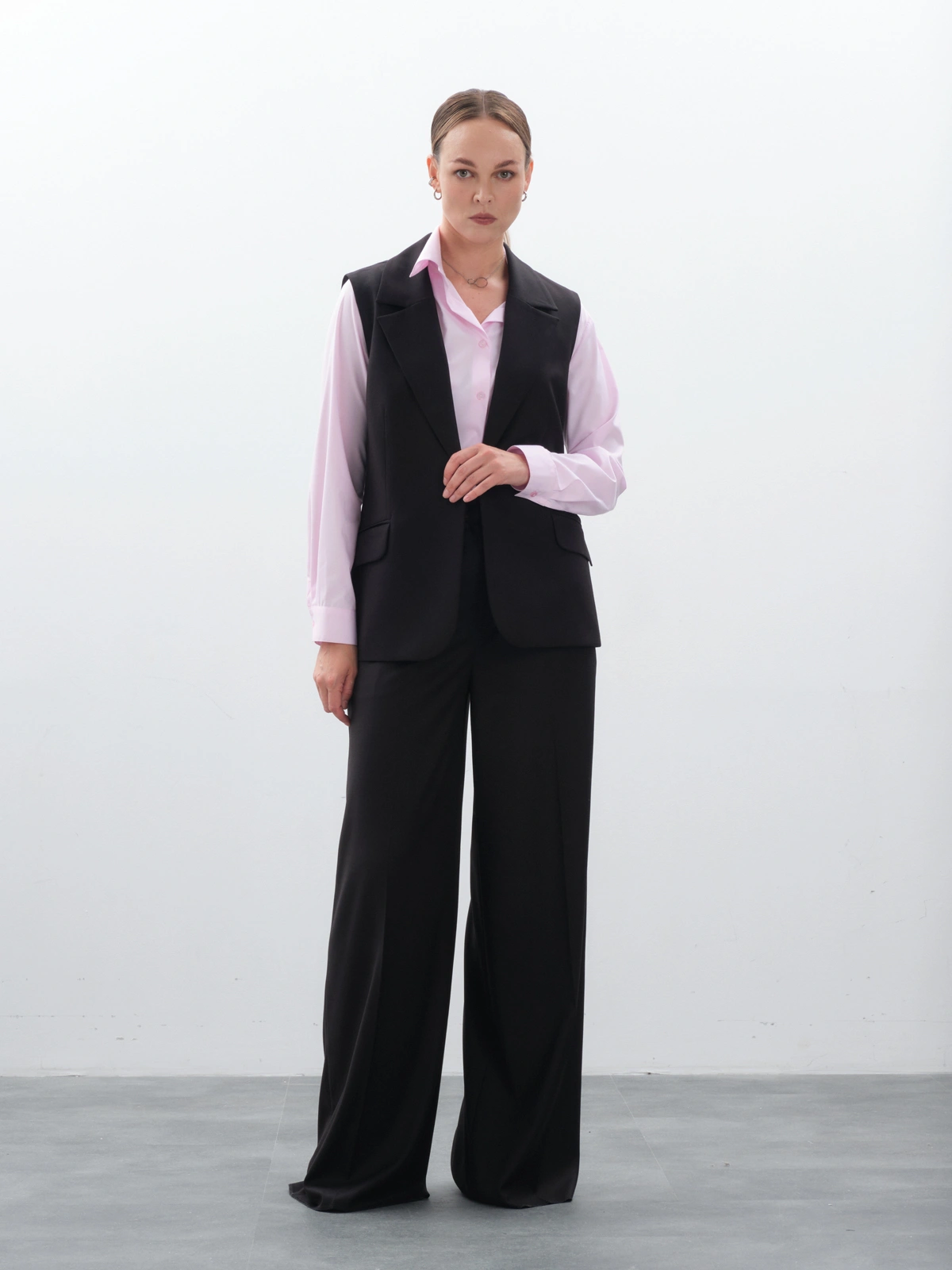 Широкие базовые черные брюки