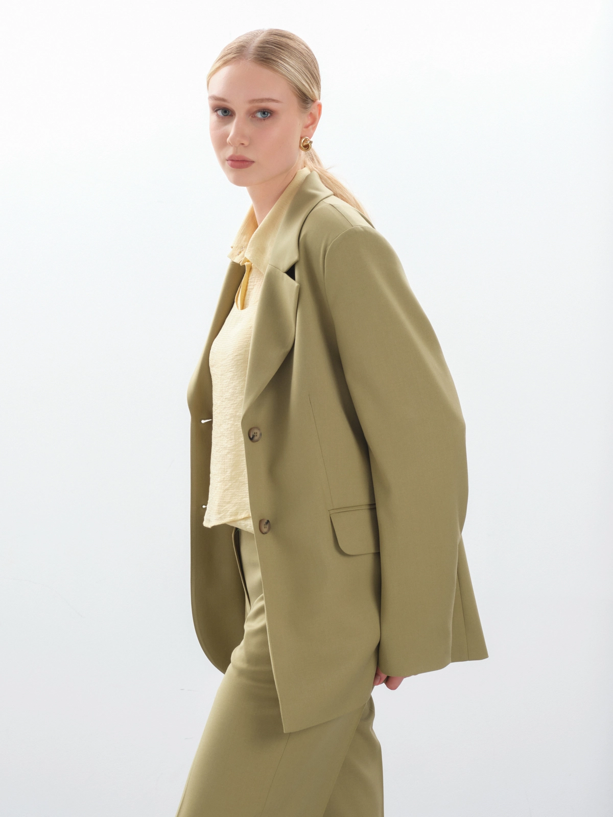 женский пиджак оверсайз, удлиненный женский жакет, купить женский пиджак, модный женский пиджак, пиджак в стиле кэжуал, офисный женский пиджак, пиджак оверсайз хаки, женский пиджак прямого кроя, оливковый жакет женский, пиджак в мужском стиле женский, удлиненный однобортный жакет, зеленый пиджак женский, деловой пиджак женский, купить пиджак оверсайз женский оливковый, с чем носить пиджак оверсайз зеленый, свободный жакет женский, пиджак под джинсы женский, женский костюмный пиджак, блейзер женский удлиненный, фисташковый пиджак женский, пиджак как у хейли бибер