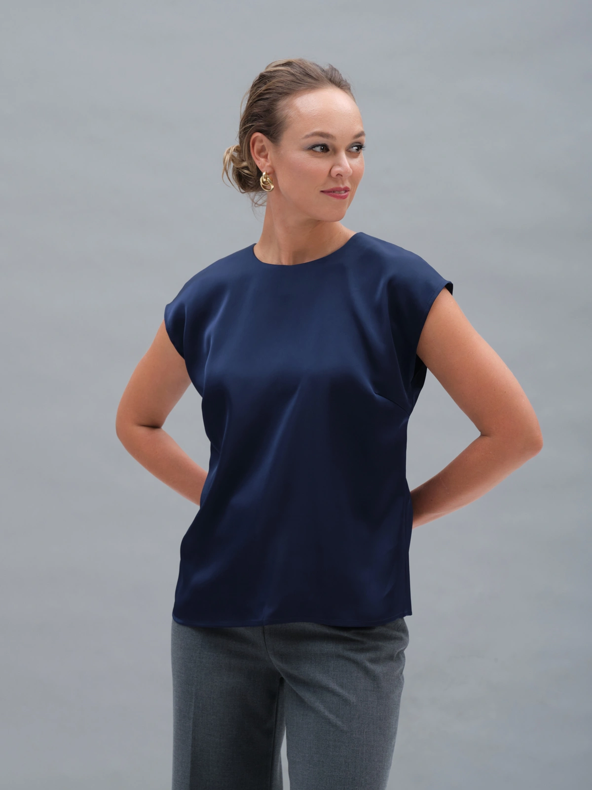 Синий атласный базовый топ