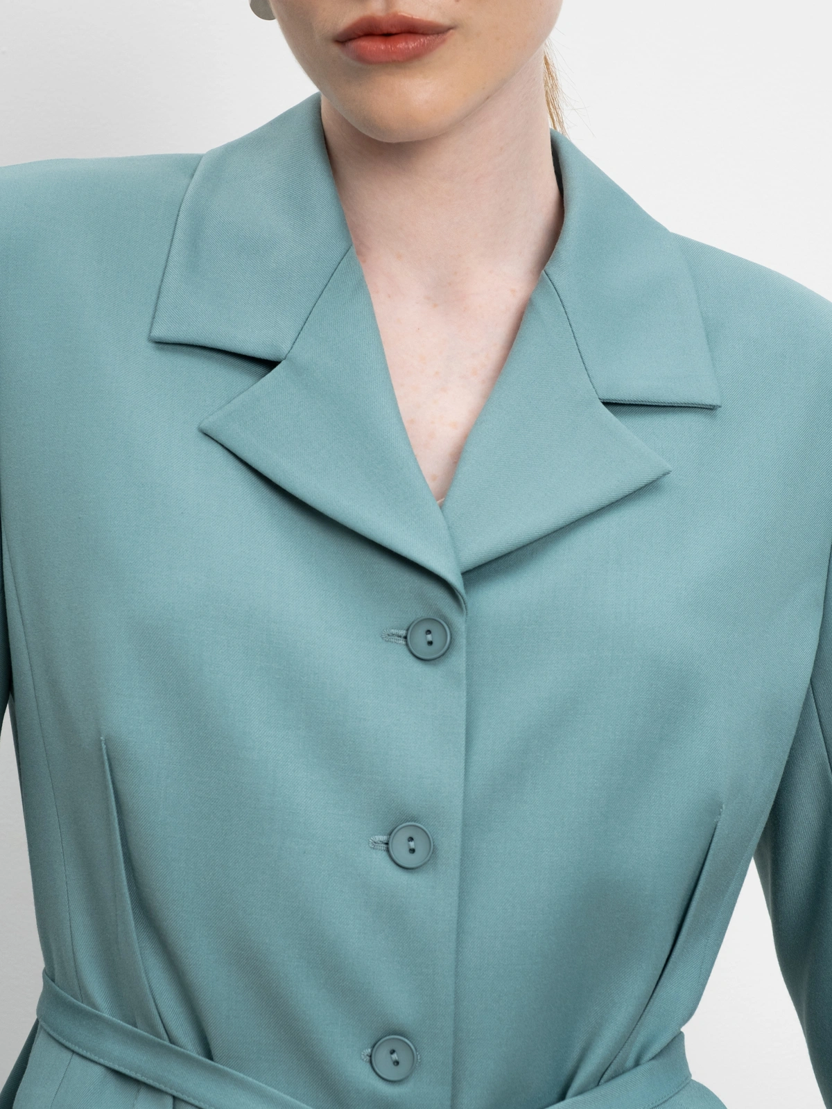 Мятный жакет с поясом