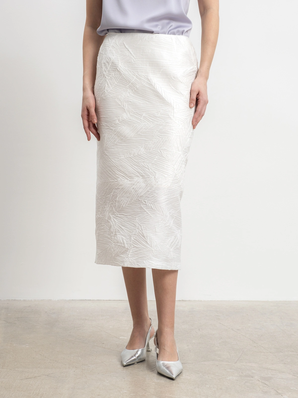 Белая юбка из жатой ткани