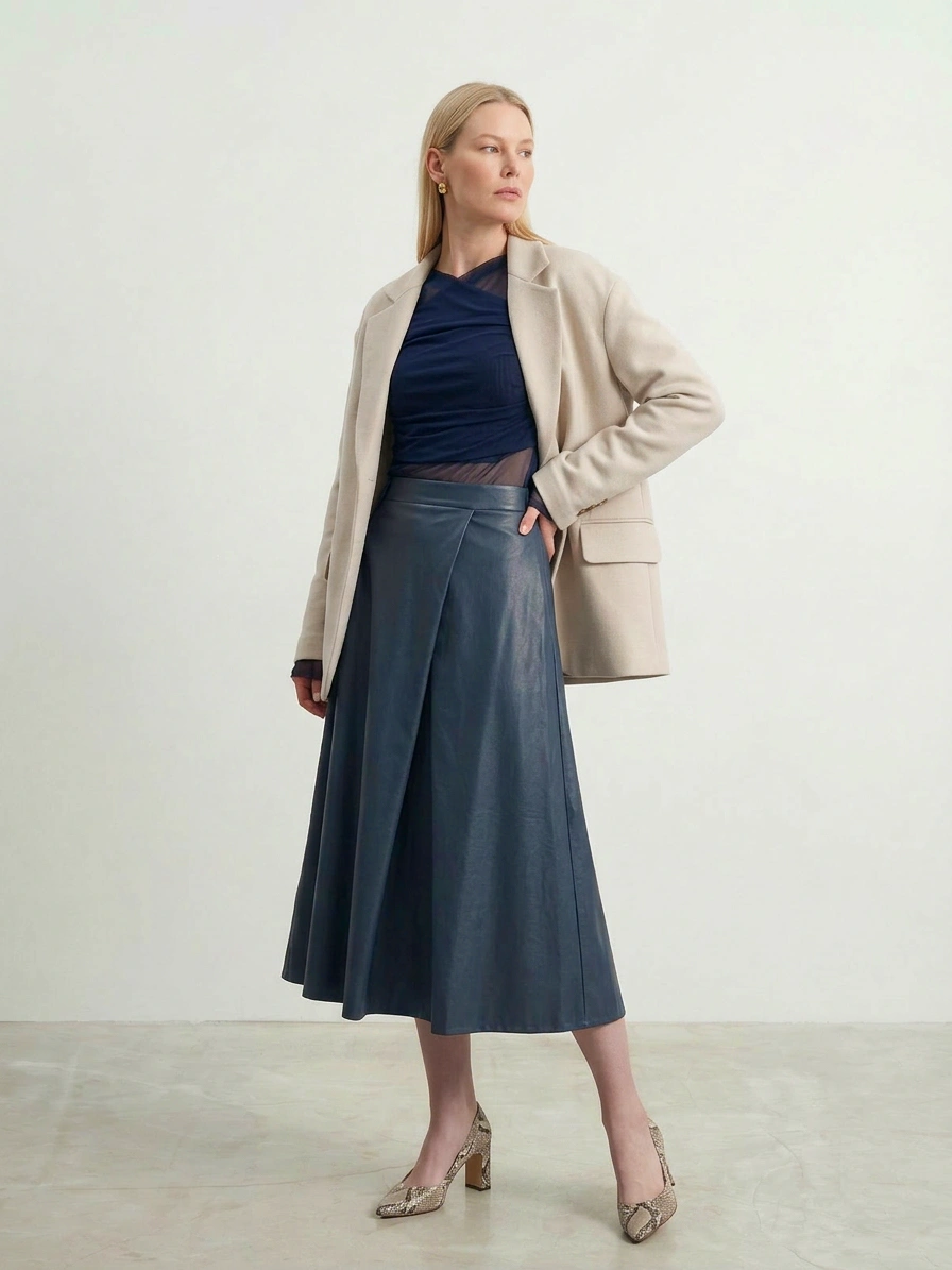 Синяя юбка с клином из экокожи