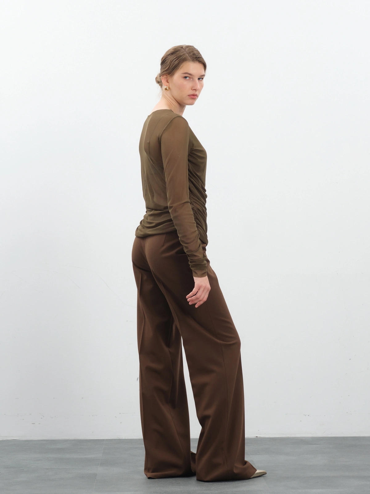 Лонгслив-сетка в оттенке хвои