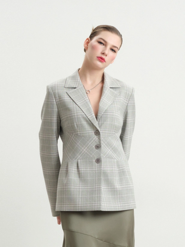 Приталенный жакет в клетку Essence