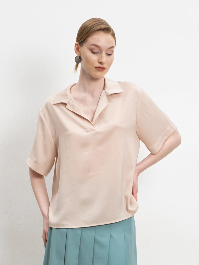 Бежевая блуза-поло