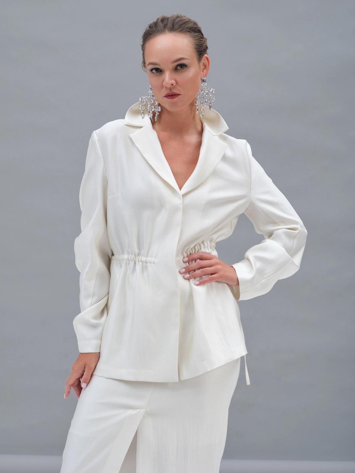 Белый жакет на кулиске Aurora