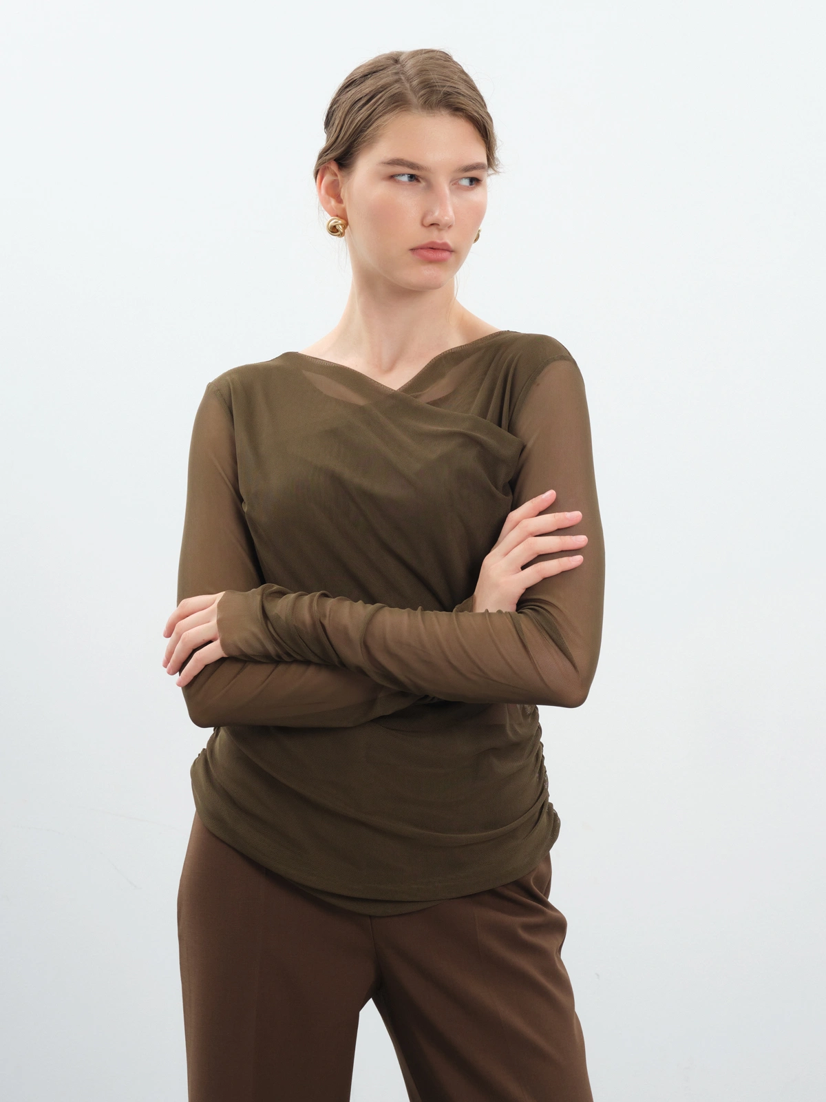 Лонгслив-сетка в оттенке хвои