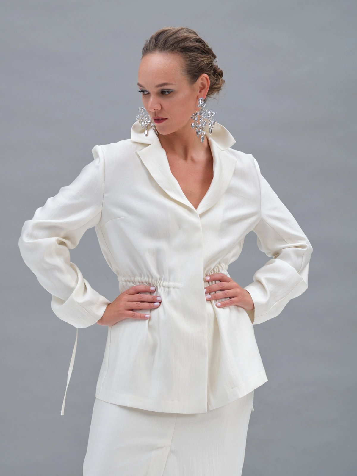 Белый жакет на кулиске Aurora