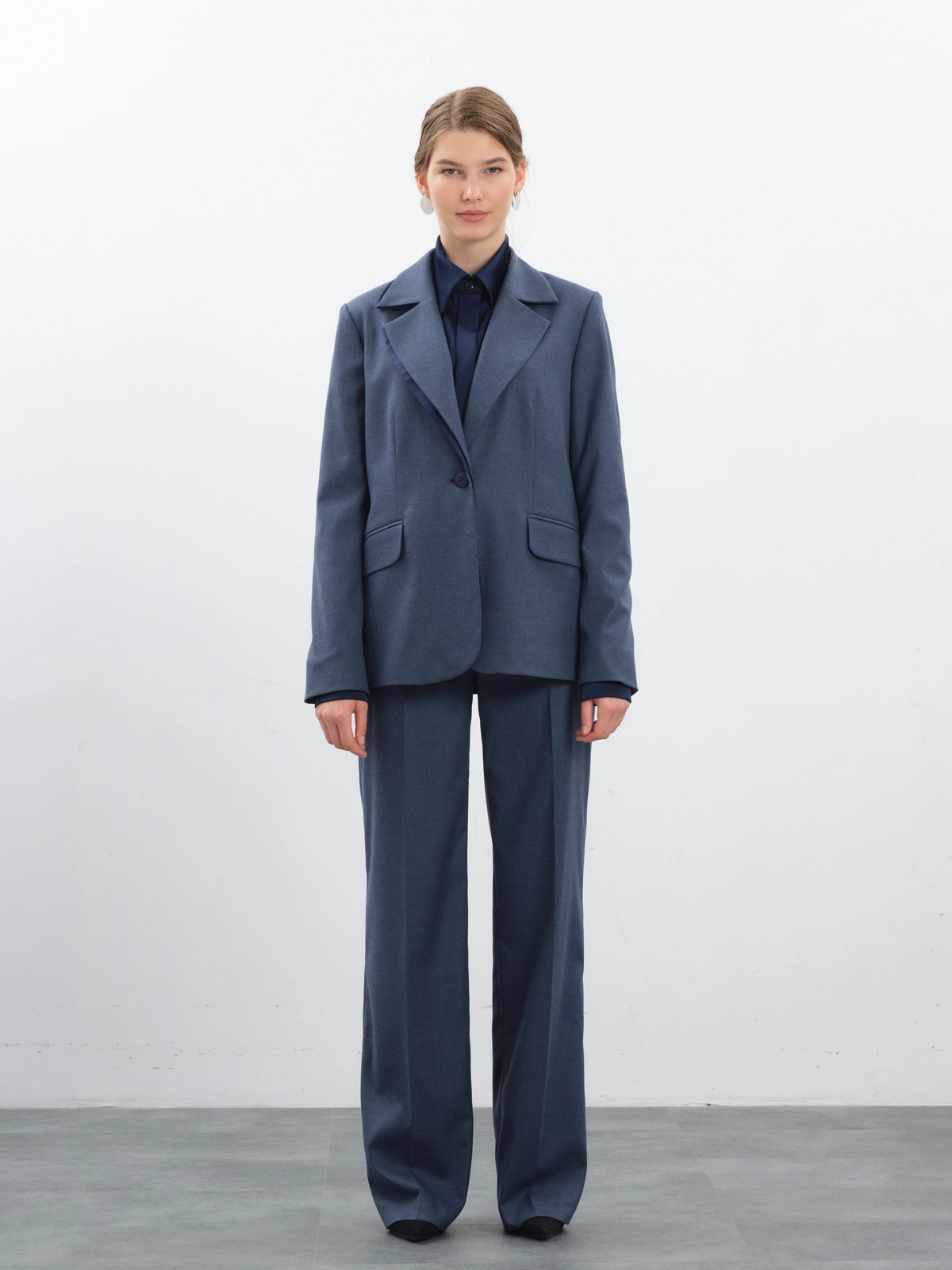 Синий жакет с шелковой отделкой