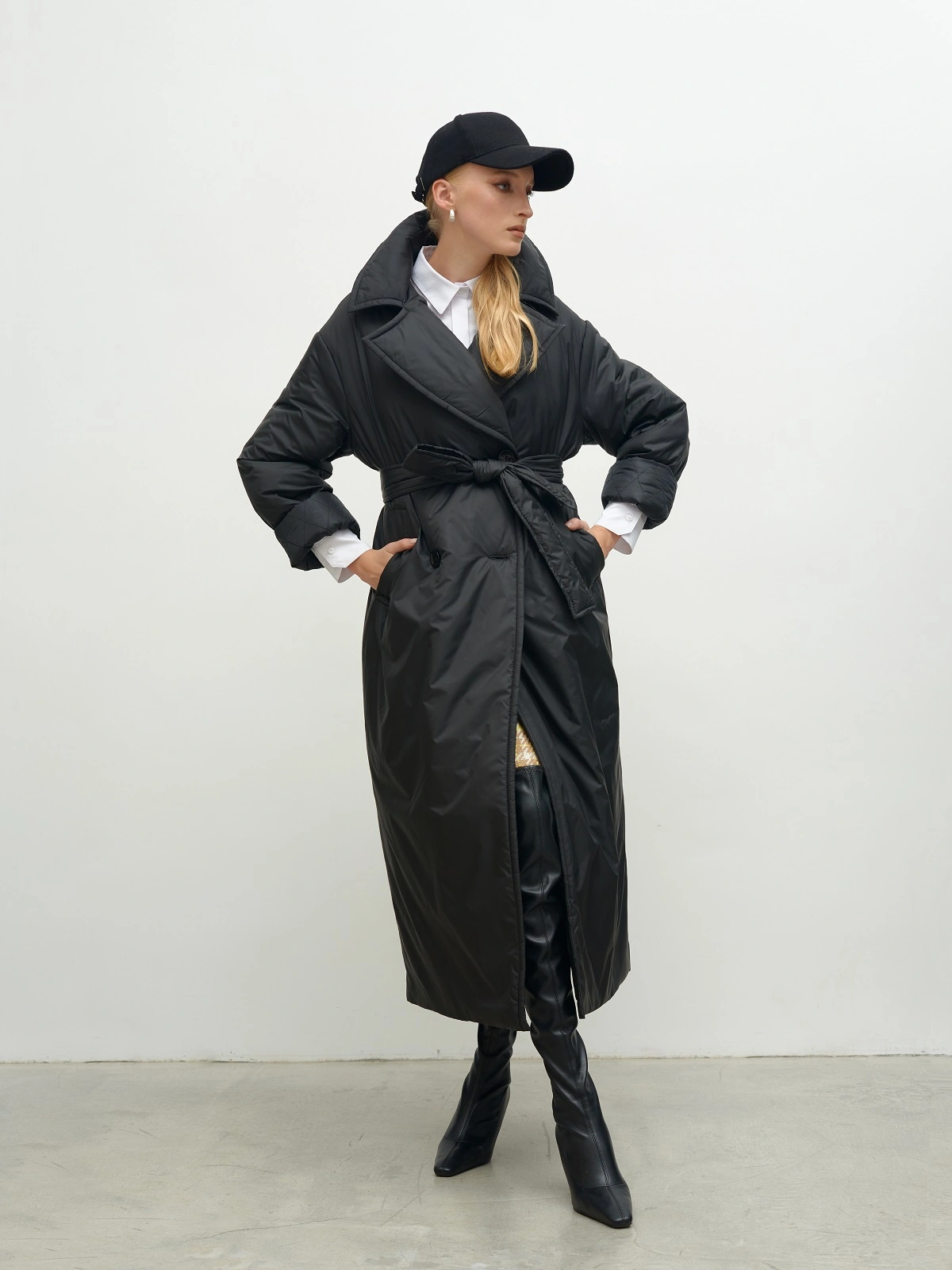 Черное пальто на синтепоне