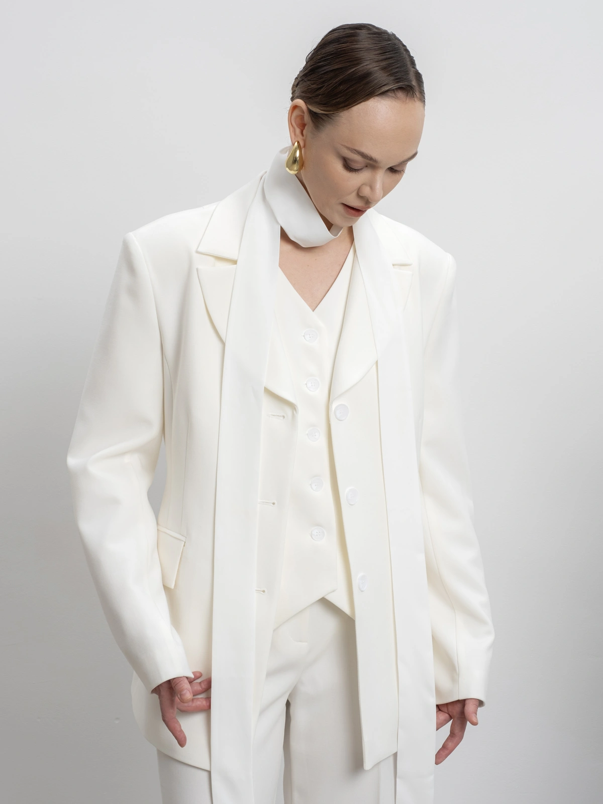 Молочный однобортный жакет