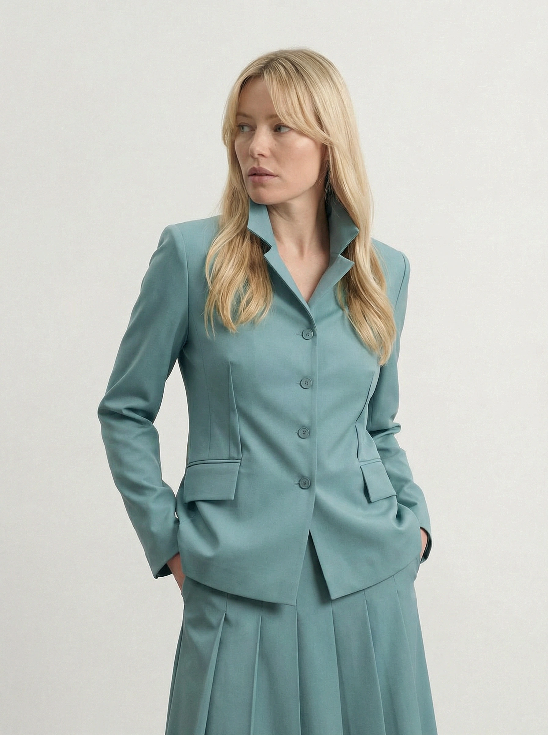 Мятный жакет с поясом