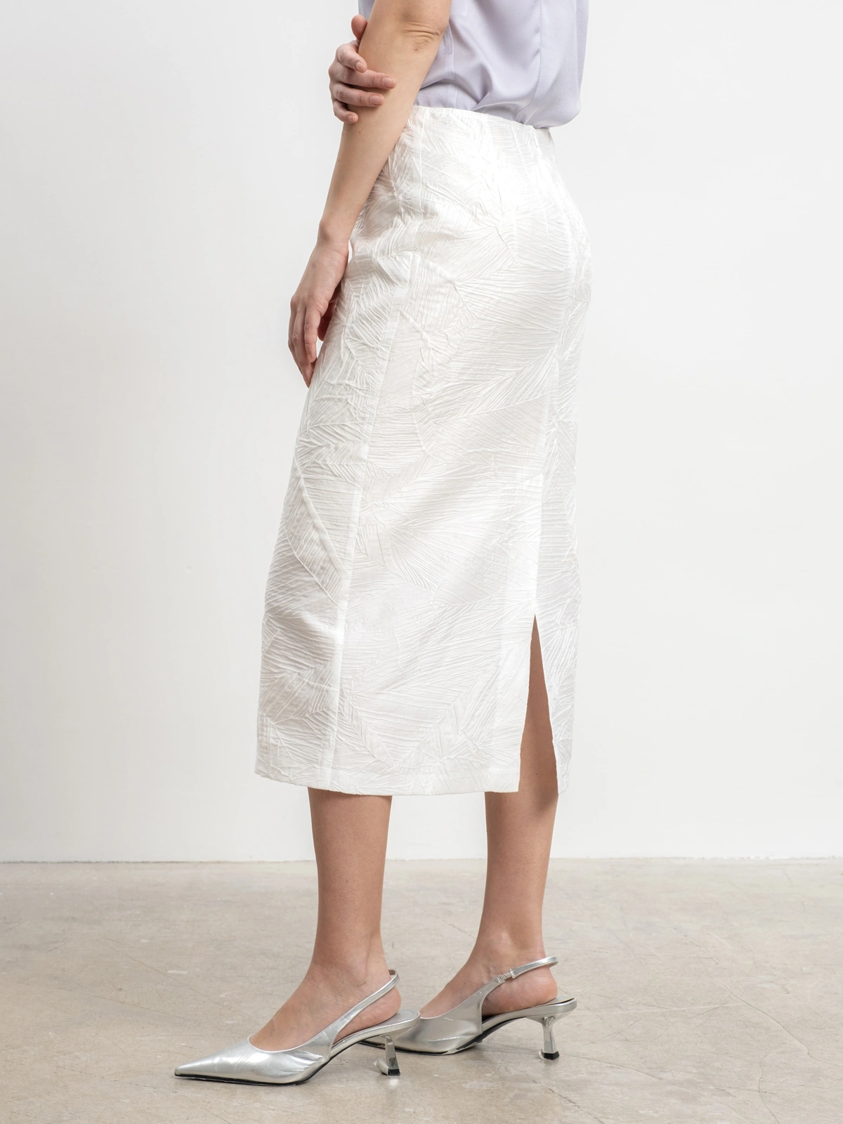 Белая юбка из жатой ткани