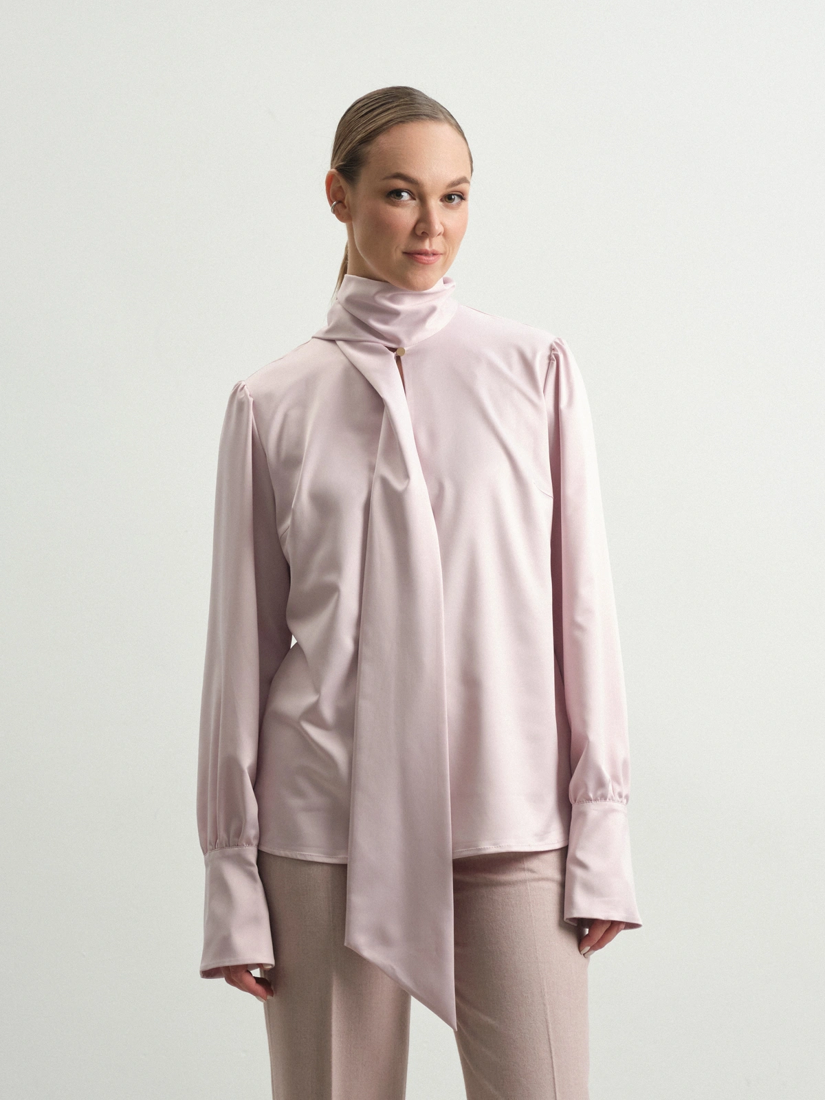 Розовая блуза с бантом Eranthis