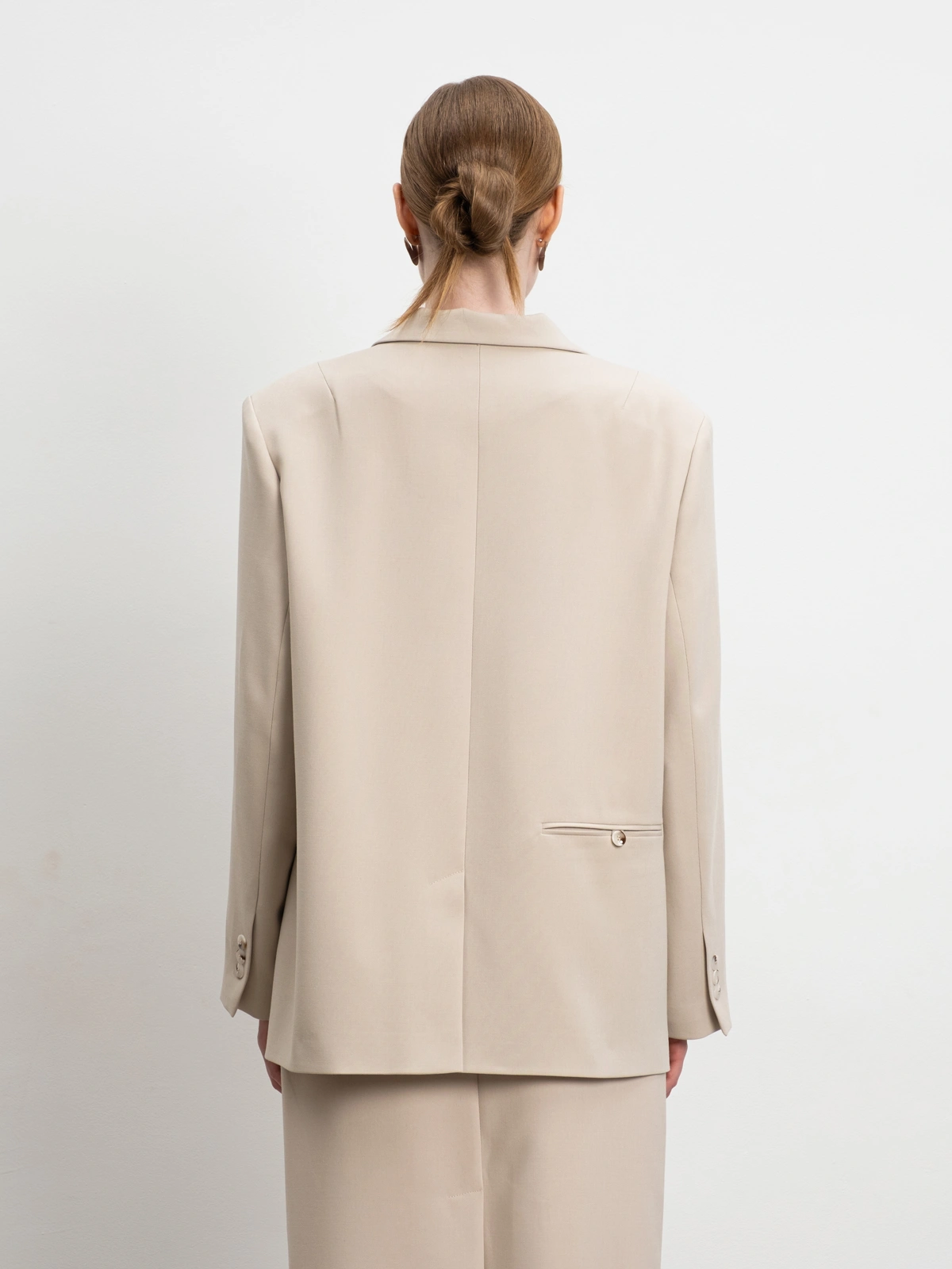 Бежевый жакет оверсайз