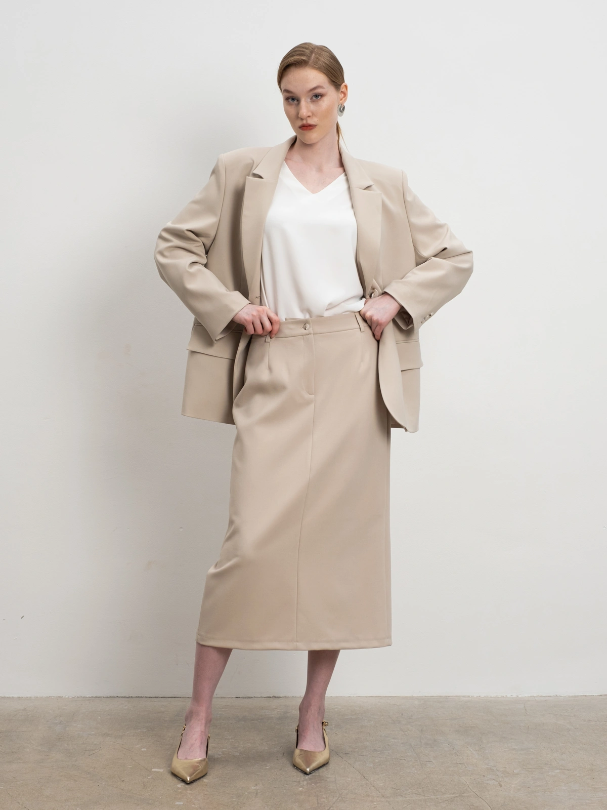 Бежевый жакет оверсайз