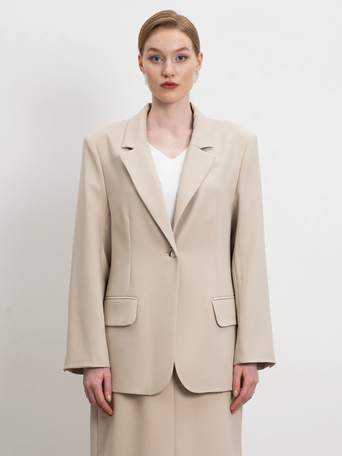 Бежевый жакет оверсайз