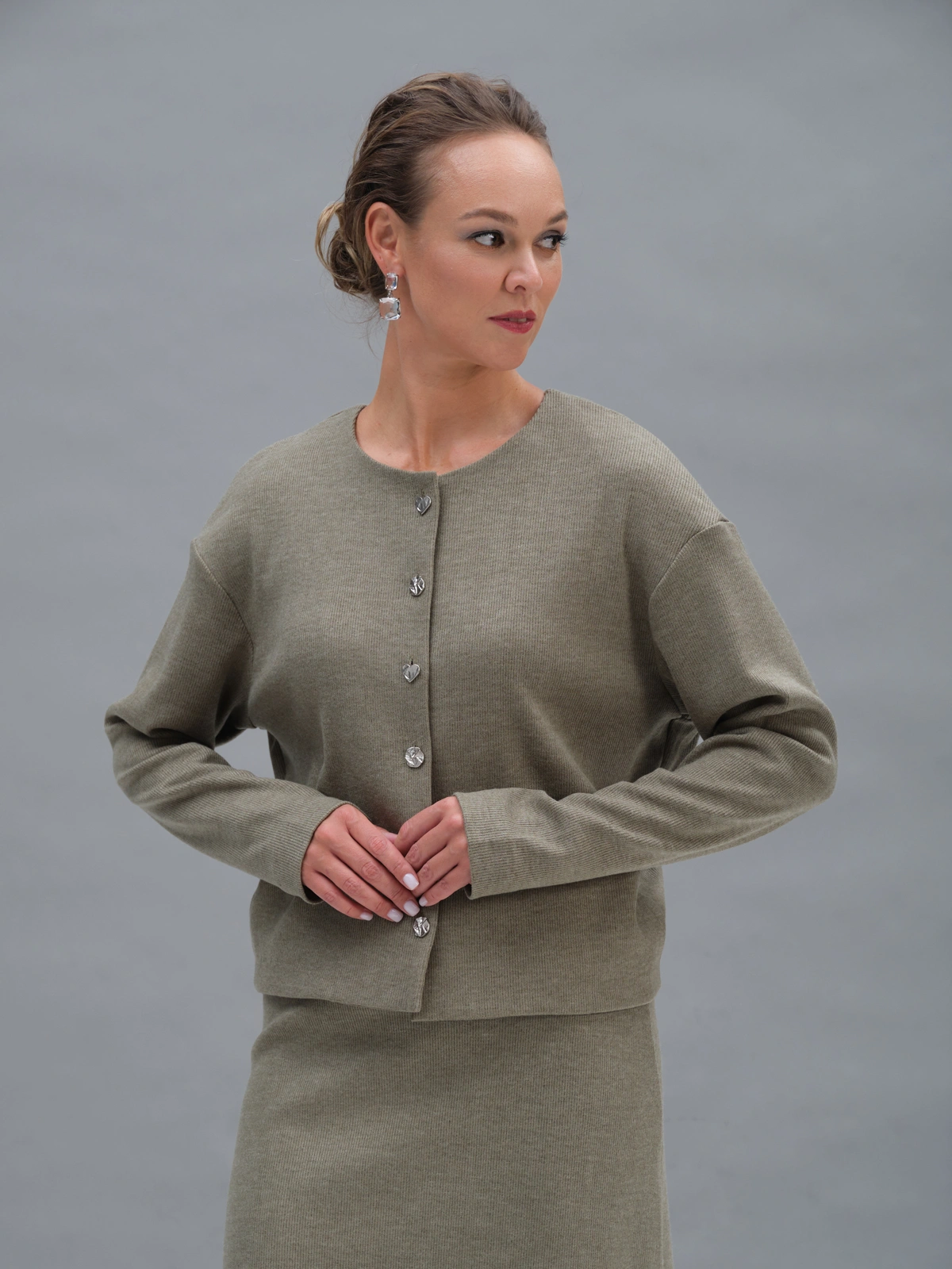 Оливковый трикотажный жакет