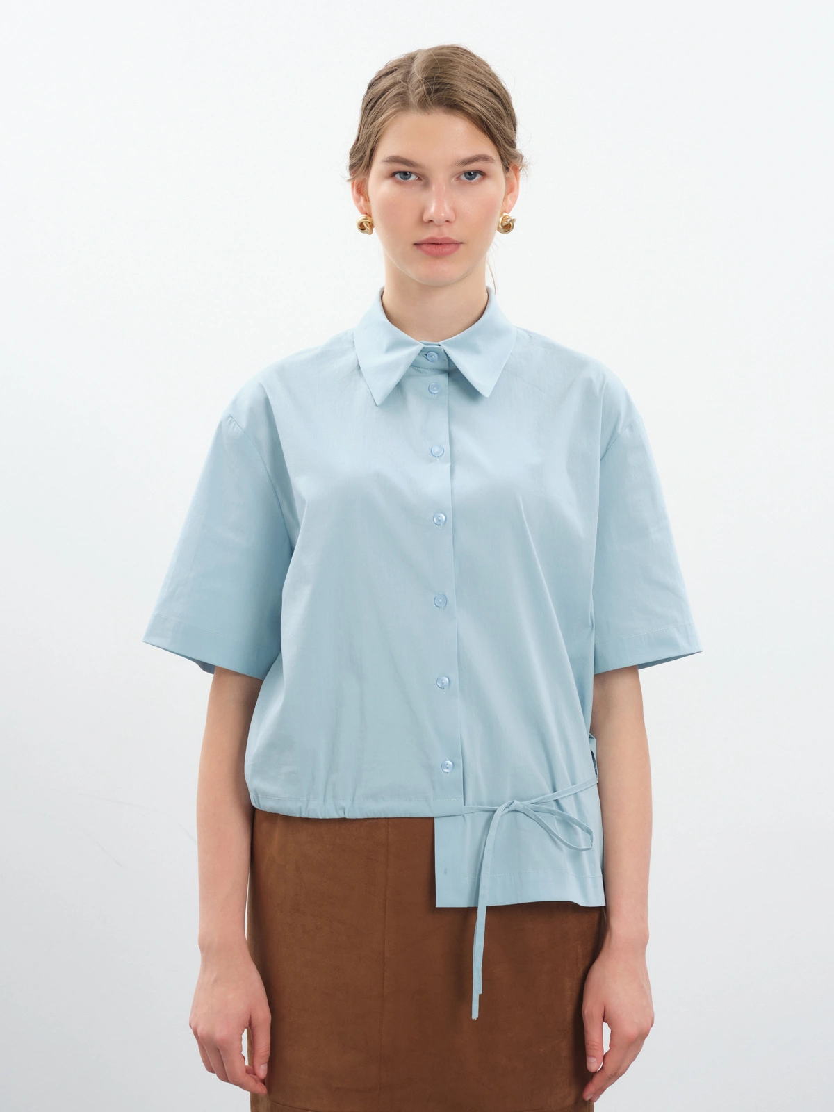 Голубая блуза с асимметричным низом