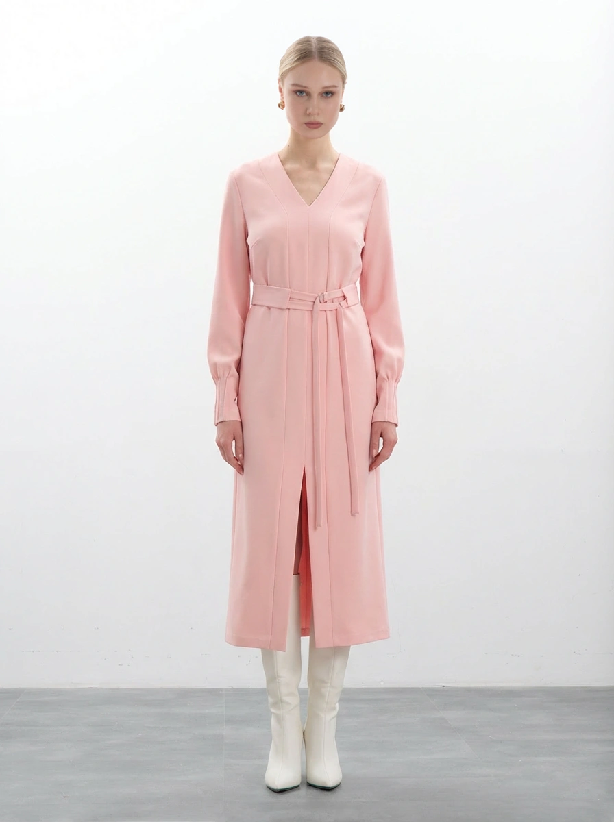 Розовое платье с поясом на кольцах