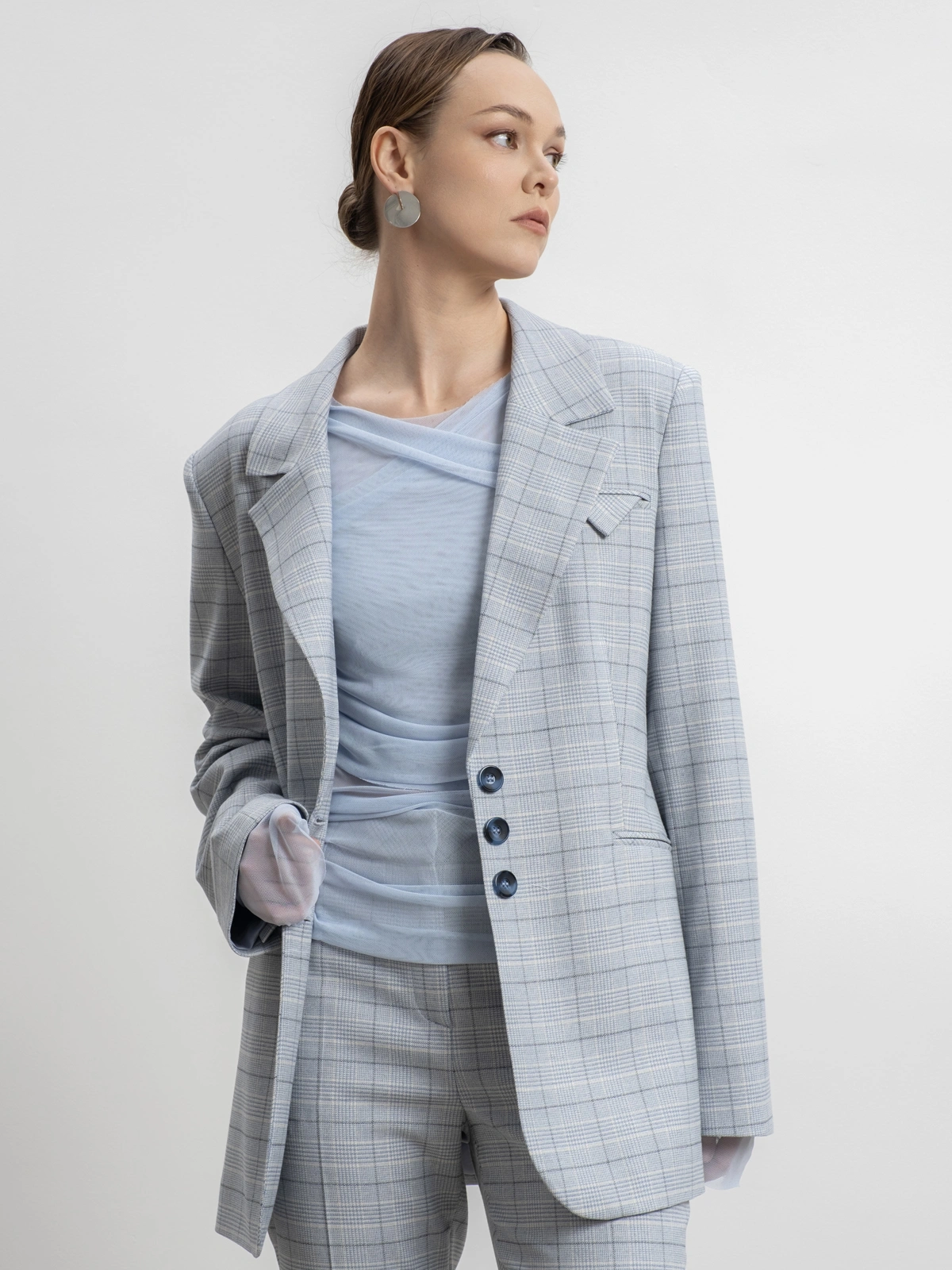 Голубой жакет в клетку