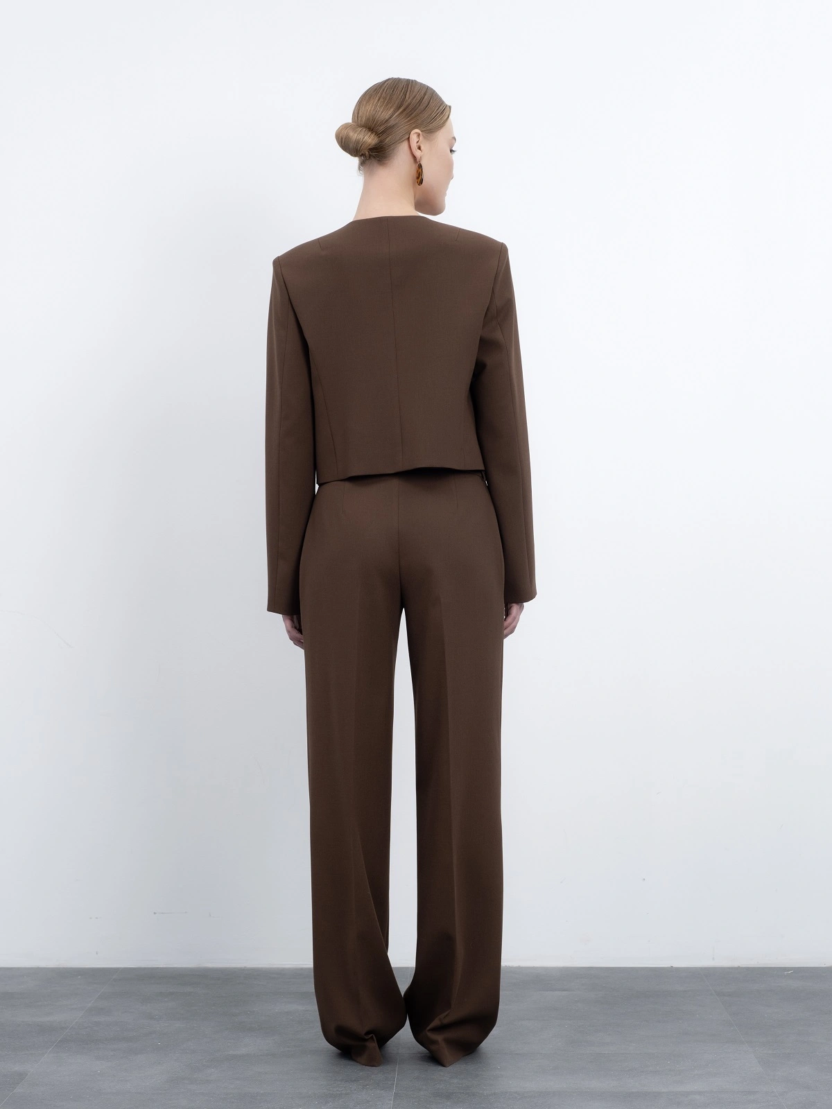 Прямые брюки в кофейном оттенке