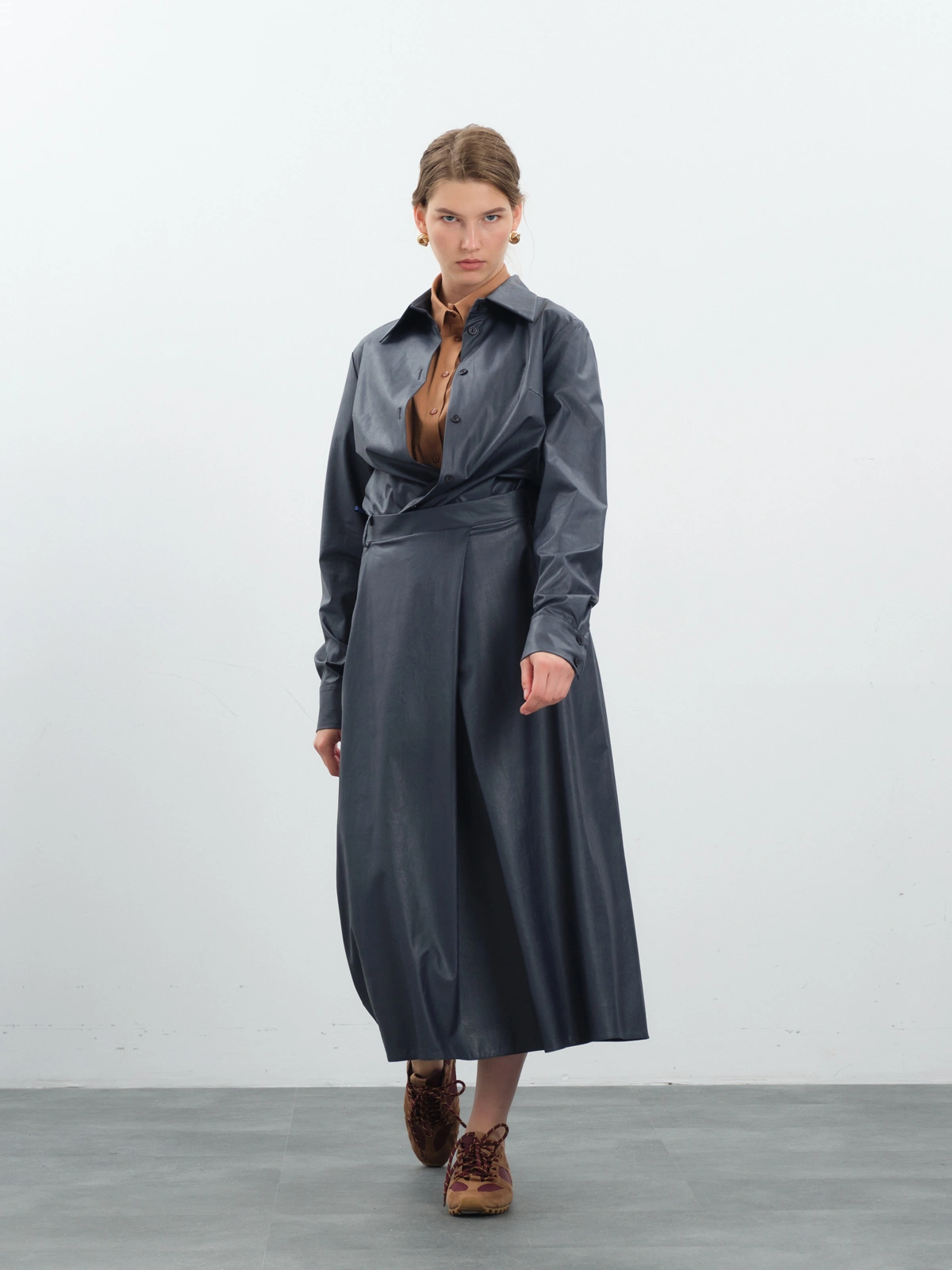 Синяя юбка с клином из экокожи