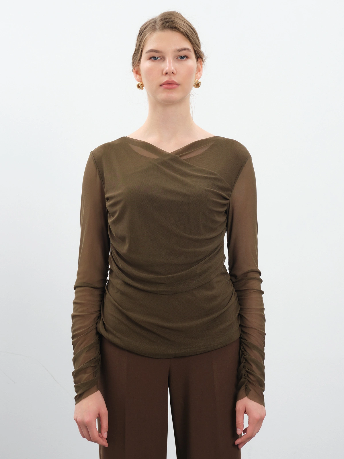 Лонгслив-сетка в оттенке хвои