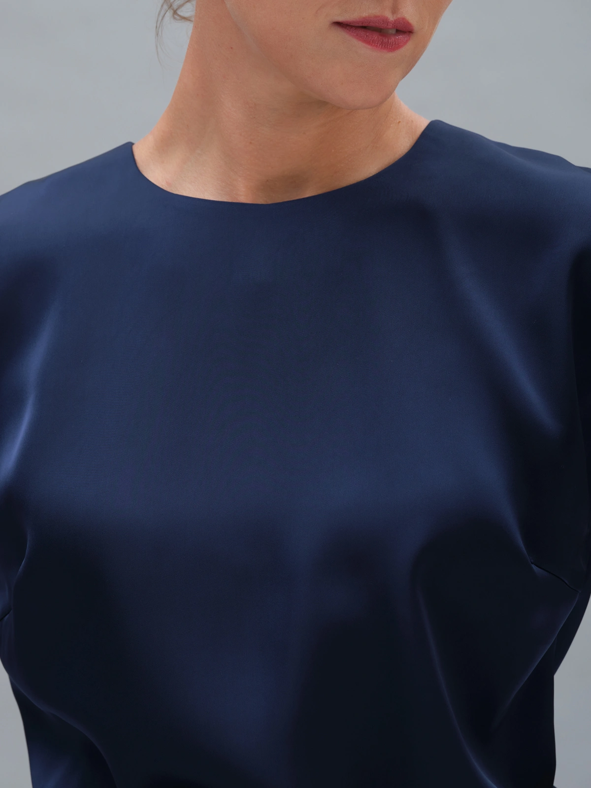 Синий атласный базовый топ
