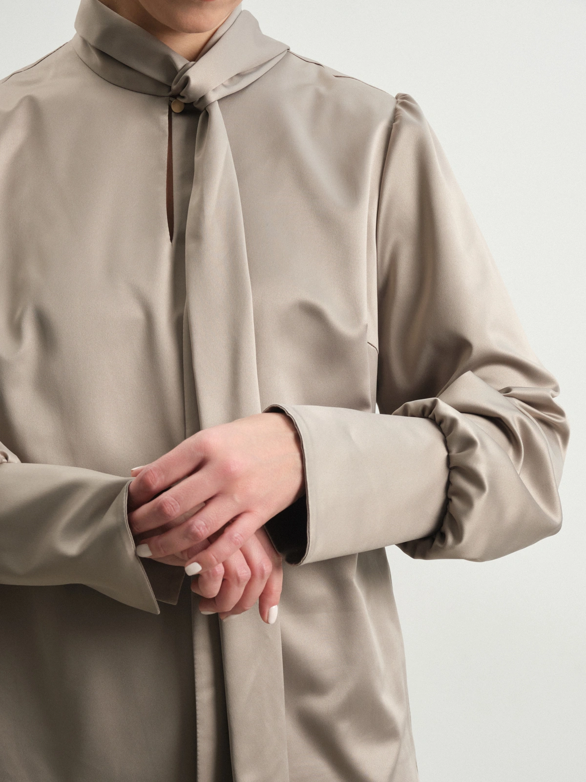 Бежевая блуза с бантом Lungwort