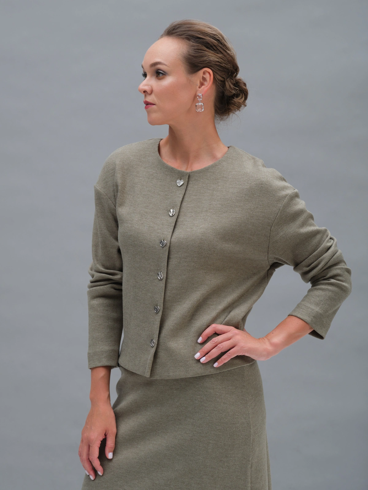 Оливковый трикотажный жакет