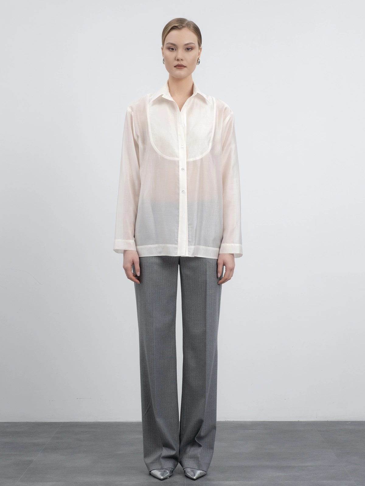 Жемчужная блуза с пластроном