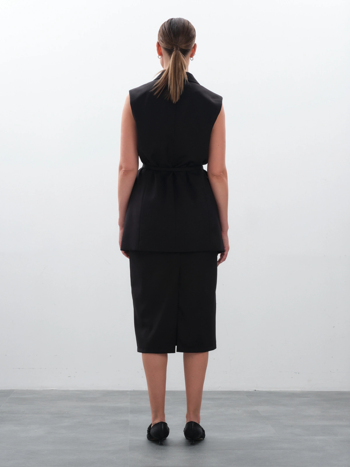 юбка женская, юбка карандаш, черная юбка, купить юбку, юбка миди, офисная юбка, классическая юбка, черная юбка карандаш, 
юбка с высокой посадкой, юбка ниже колена, деловая юбка, прямая юбка миди, юбка из костюмной ткани, строгая офисная юбка, купить юбку карандаш, юбка для офиса, модные юбки, купить черную юбку миди, черная юбка карандаш с высокой талией, с чем носить черную юбку карандаш, юбка карандаш на работу, облегающая юбка ниже колена, образы с черной юбкой миди, как выбрать юбку для офиса, юбка прямая классическая черная, женский деловой костюм с юбкой, купить юбку карандаш в Москве, 
офисная юбка Екатеринбург, черная юбка миди Пермь, магазин женской одежды Москва, деловые юбки купить в Екатеринбурге, юбка женская купить Пермь, классическая юбка Москва, женский костюм с юбкой, женский костюм с юбкой, деловой костюм женский, офисный костюм с юбкой, купить юбку, костюмная юбка, черный костюм с юбкой, классический костюм с юбкой, юбка миди, костюм-двойка с юбкой, юбка от костюма, деловая юбка, юбка с высокой посадкой, костюм с жилетом и юбкой, купить костюм с юбкой в Москве, юбка для офиса, юбка и жилет.