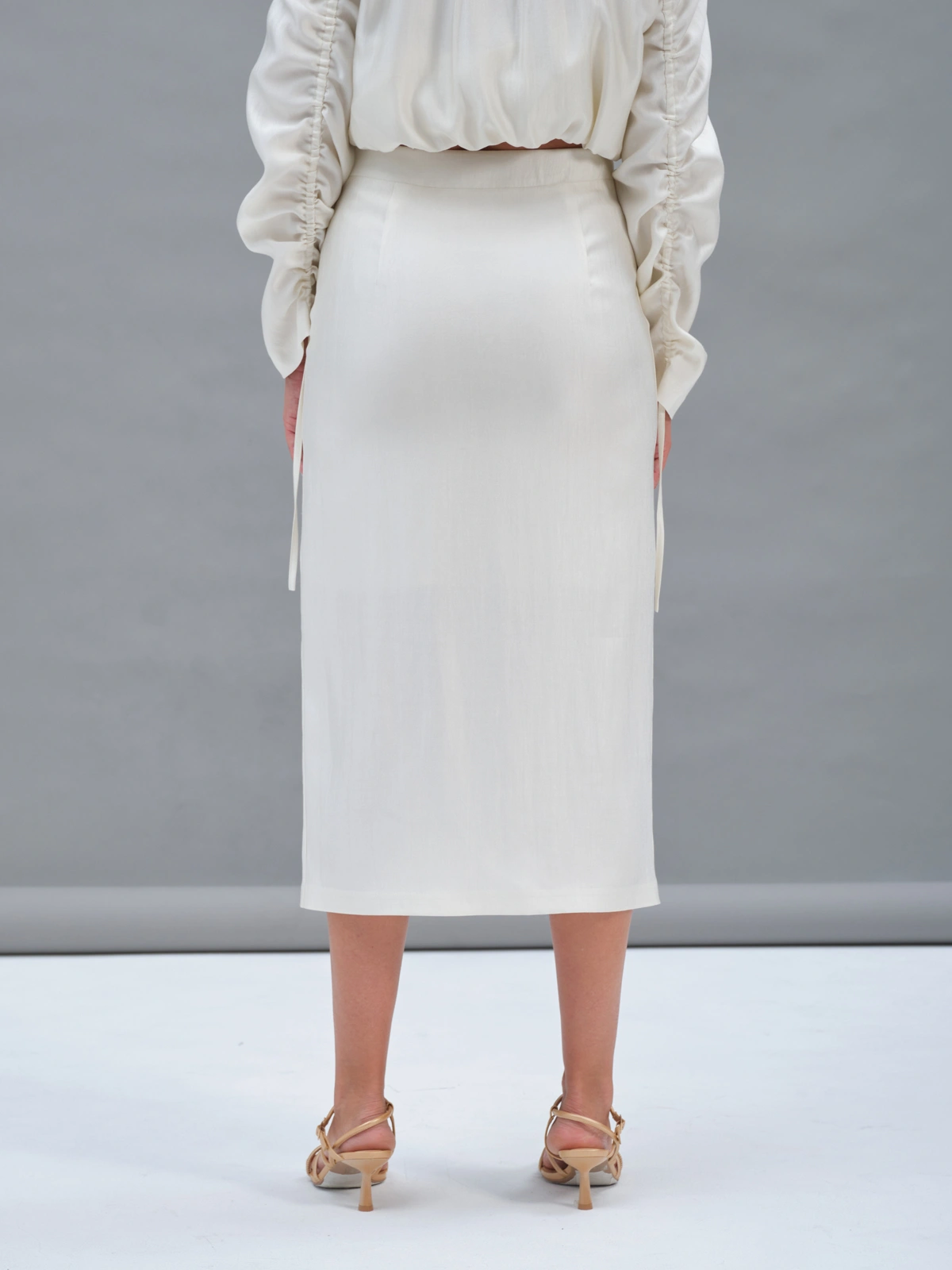 Белая прямая юбка Aurora