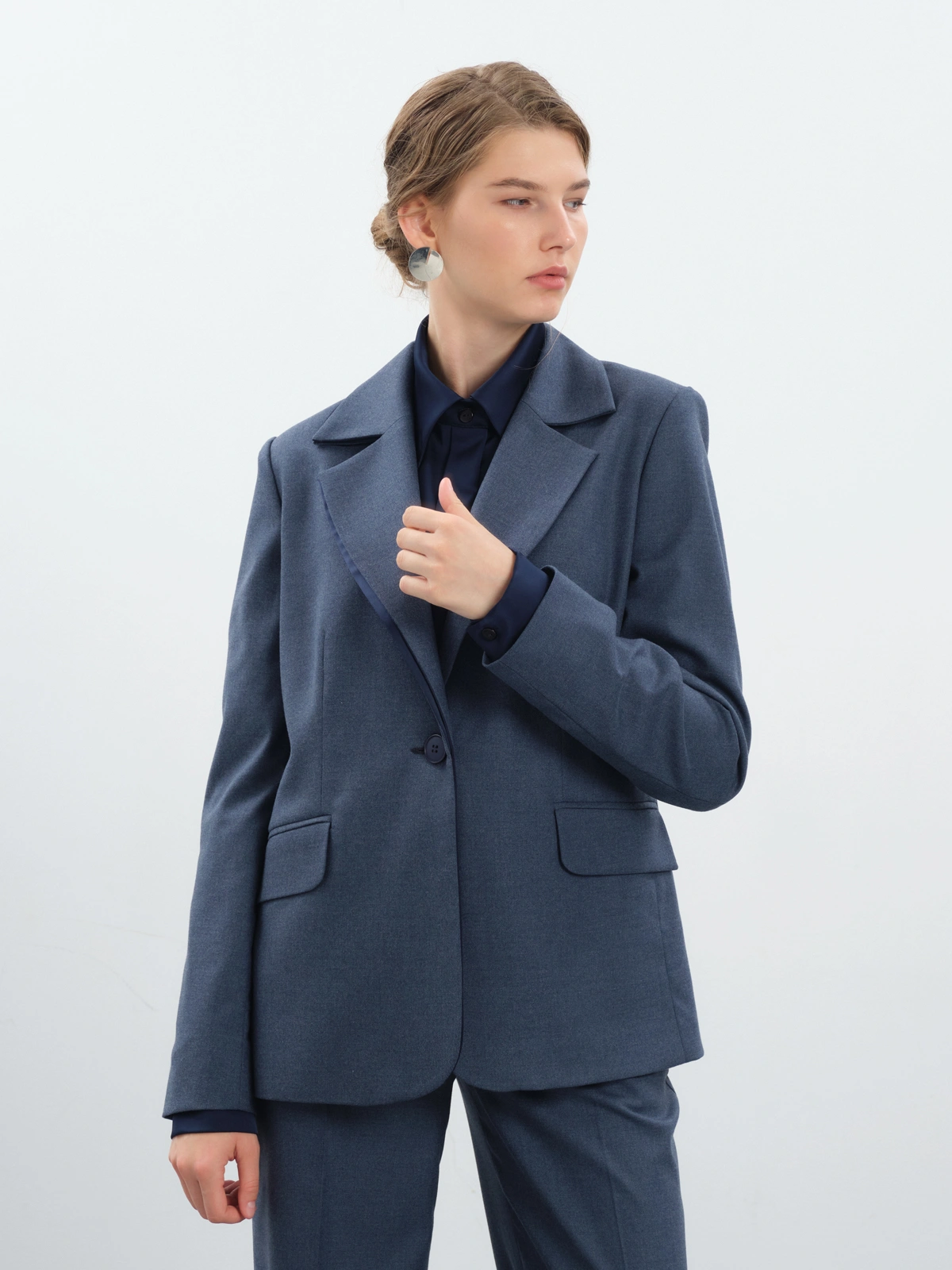 Синий жакет с шелковой отделкой