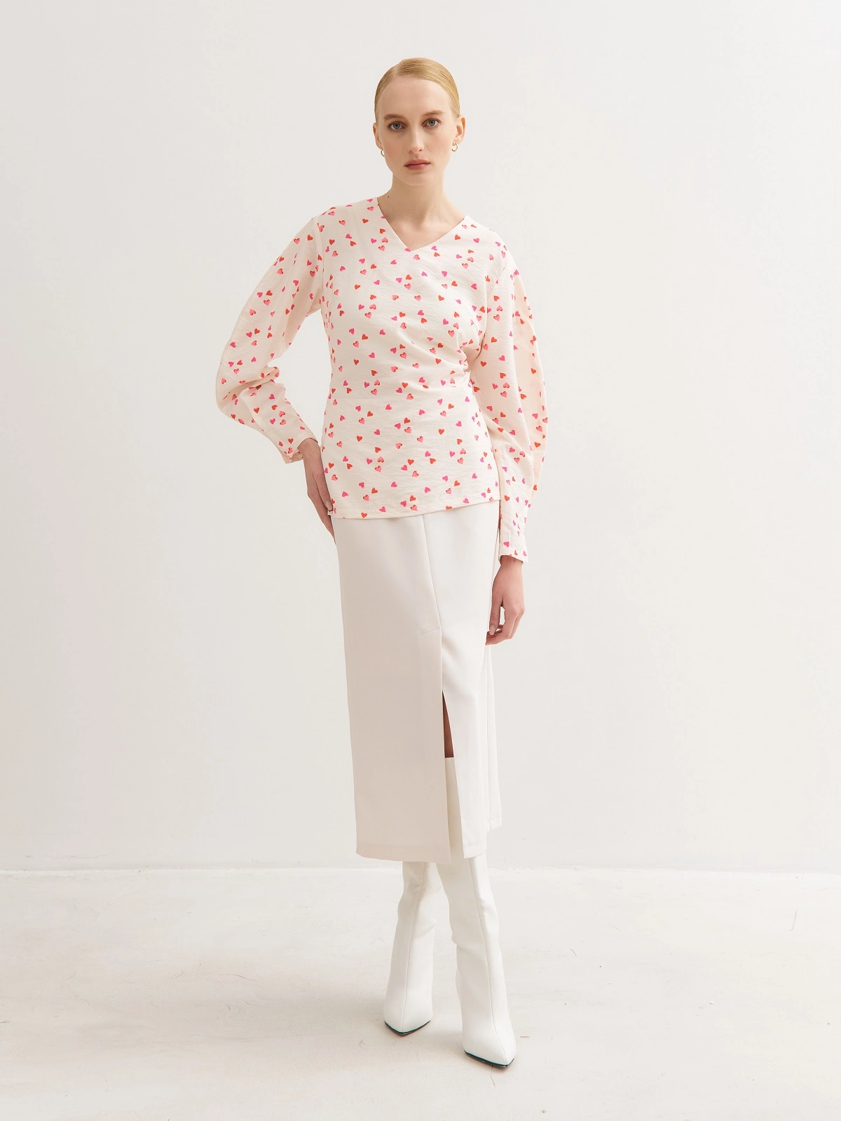 Молочная блуза с принтом