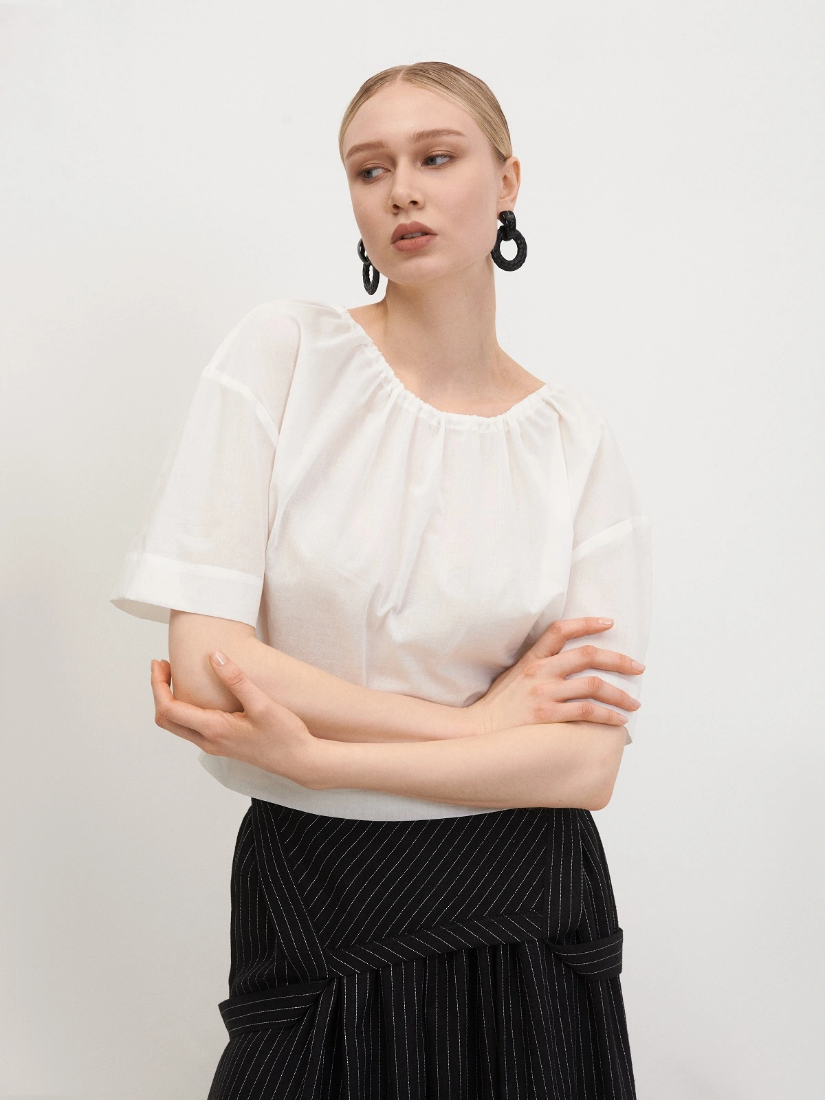 Молочная блуза со сборкой