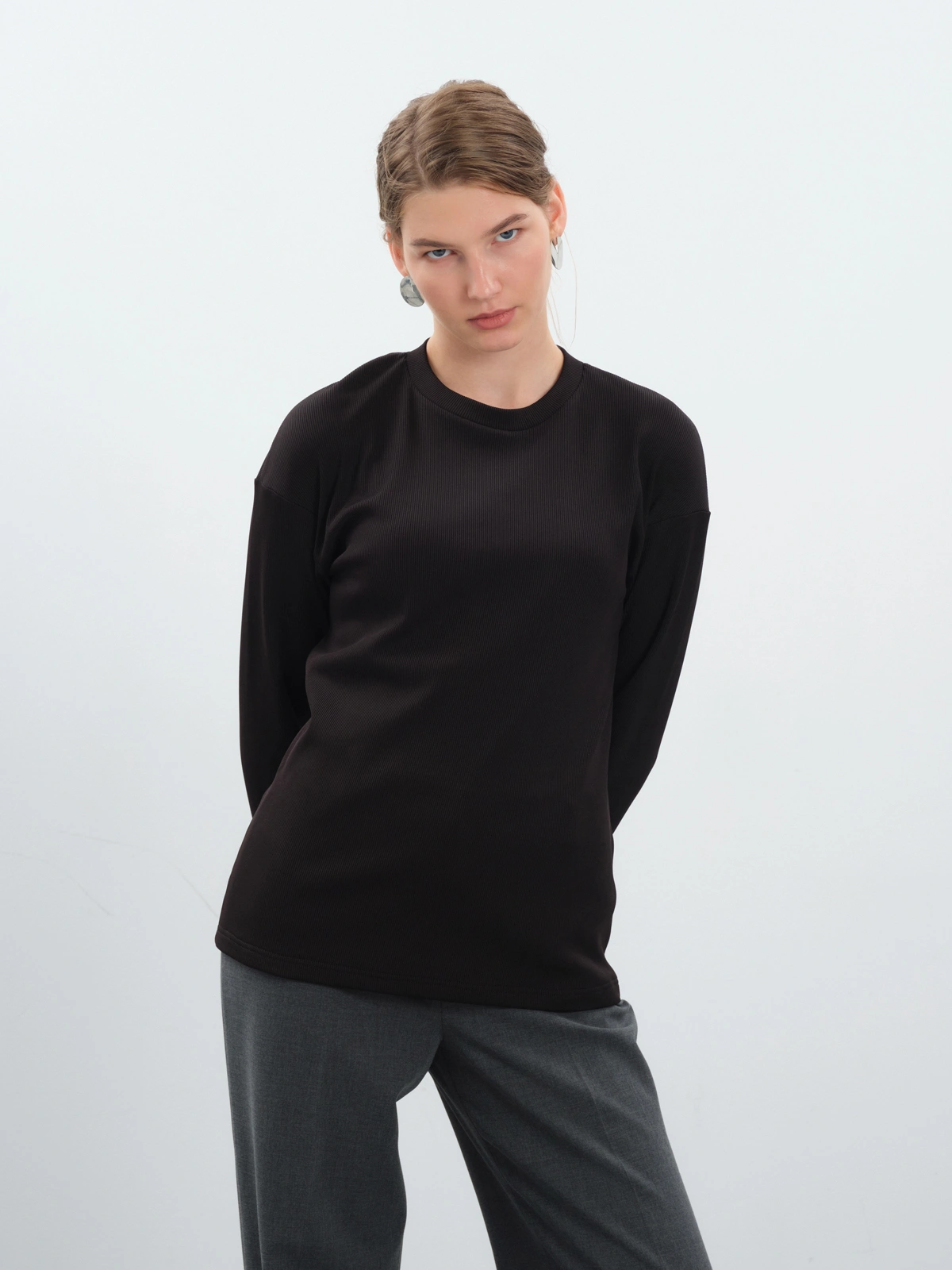 Черный утепленный лонгслив в рубчик