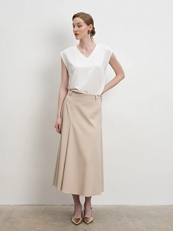 Белый топ с вырезом