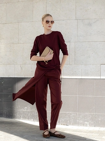 Зауженные брюки в винном оттенке
