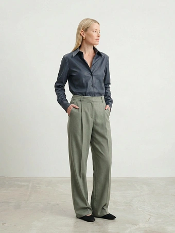 Синяя рубашка из экокожи