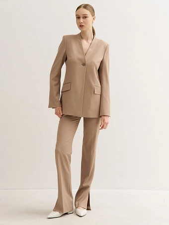 Бежевые брюки с разрезами