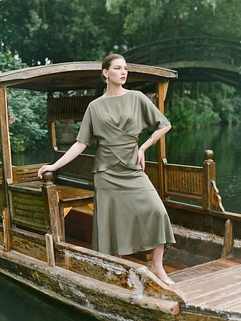 Зеленая атласная юбка Shibui