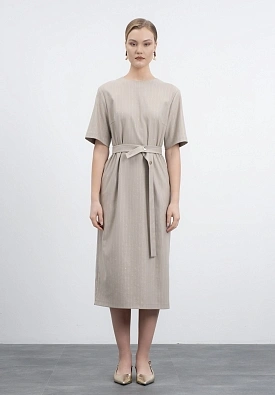 Бежевое платье в полоску с пайетками