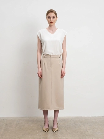 Бежевая юбка прямого силуэта