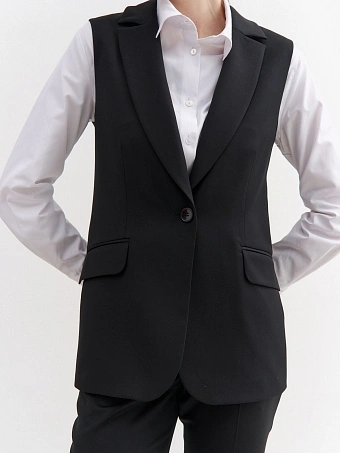 Черный базовый жилет