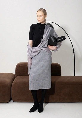 Серая юбка из трикотажа