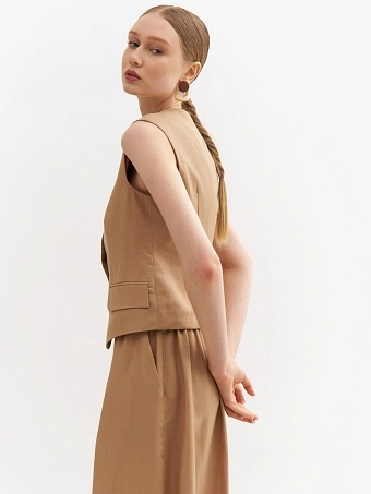 Бежевый льняной жилет